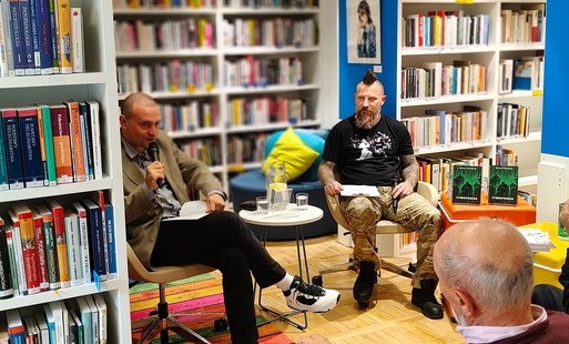 Zdjęcie do Spotkanie autorskie z Mateuszem Połuszańczykiem w Książnicy Pruszkowskiej!