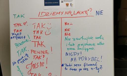 Głosowanie czytelników Biblioteki Głównej w Pruszkowie na temat filmu "Lalka"