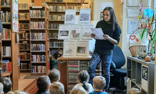 Uczestnicy lekcji bibliotecznej "Gdyby książki mogły mówić" w Filii nr 1