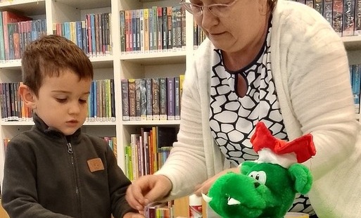 Zdjęcie do 12. maja Smok Wawelski czyta swoje przygody w Filii nr 7