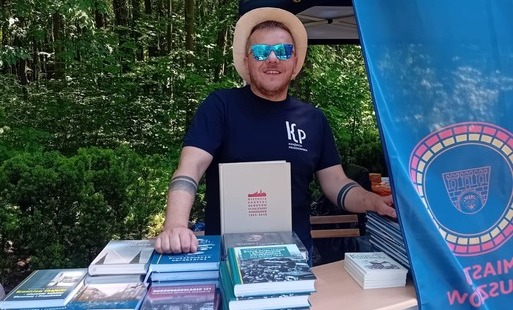 Udział Książnicy Pruszkowskiej w IX Rodzinnym Pikniku z Zespołem „Mazowsze” w Otrębusach.