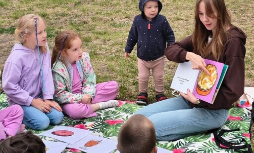 Z książką najlepiej na trawie! – zajęcia z Filią nr 4 i Early Stage